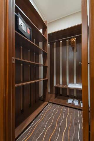 Отель Premier Hotel Abri Днепр Люкс-1